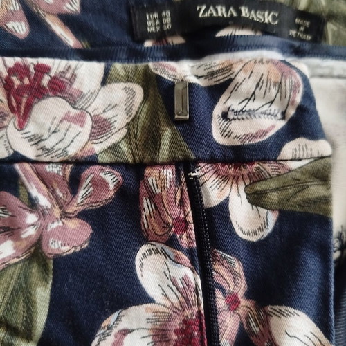 Zara cotton pants with floral print, like new, size 40, blue