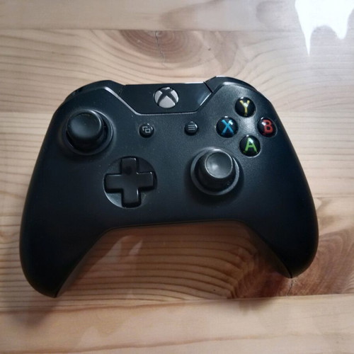 Xbox One 500GB used with one controller and GTA5