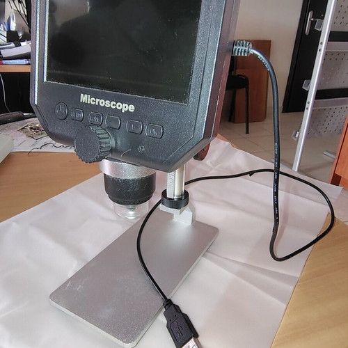 Digital bench microscope with adjustable height and built-in lighting