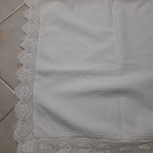 Handmade woven tablecloth with lace, like new, white 133x160 cm