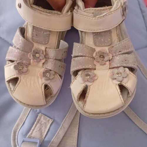 Happy Bee leather anatomical sandals size 25 like new, girl
