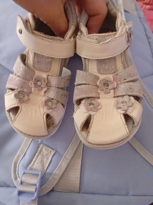 Happy Bee leather anatomical sandals size 25 like new, girl