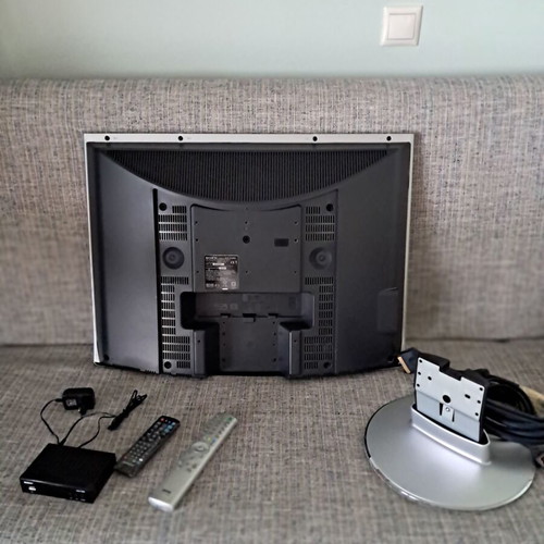 Τηλεόραση Sony KLV-27HR3 σαν καινούργιο με αποκωδικοποιητή και βάσεις