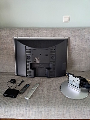 Τηλεόραση Sony KLV-27HR3 σαν καινούργιο με αποκωδικοποιητή και βάσεις
