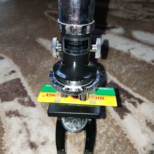 Children's microscope used with zoom x100, x200, x450, plastic