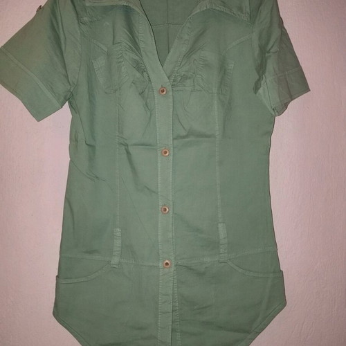 Shirt small like new, modern fitted