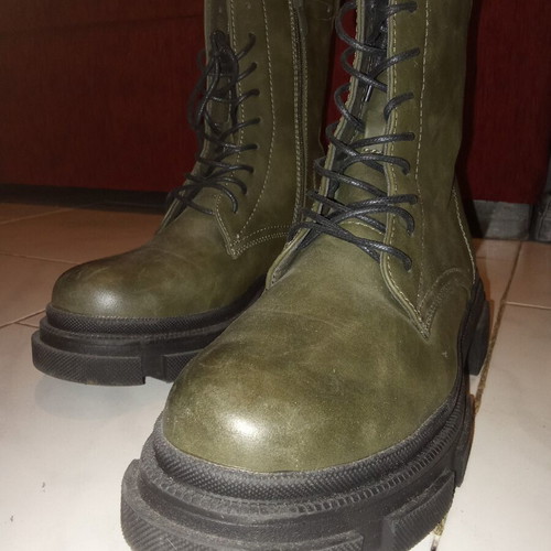 Boots khaki with zipper and laces like new