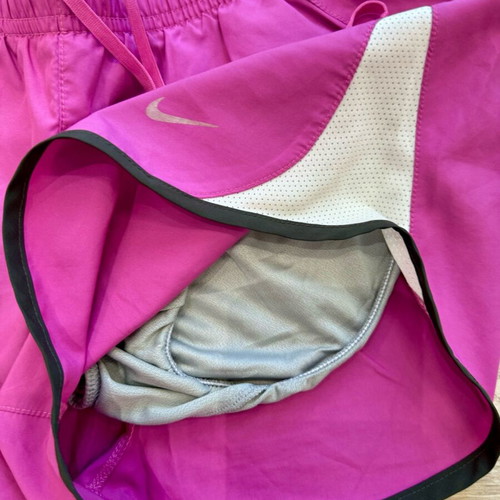 Nike women's shorts like new with lining, size S