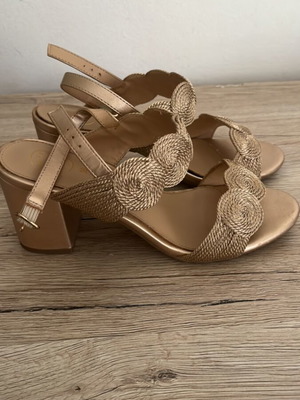 Seven beige high heel shoes size 38 like new, leather