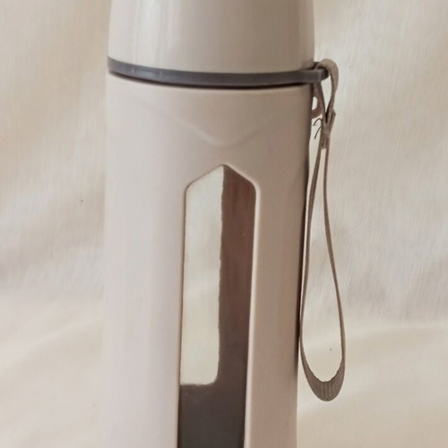 Drink Bottle with Protective Case and Strap like new, beige/grey