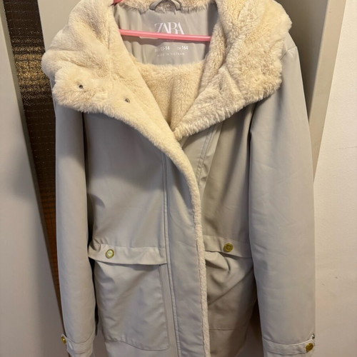 Zara half coat for girl 13-14 years like new with fur lining beige