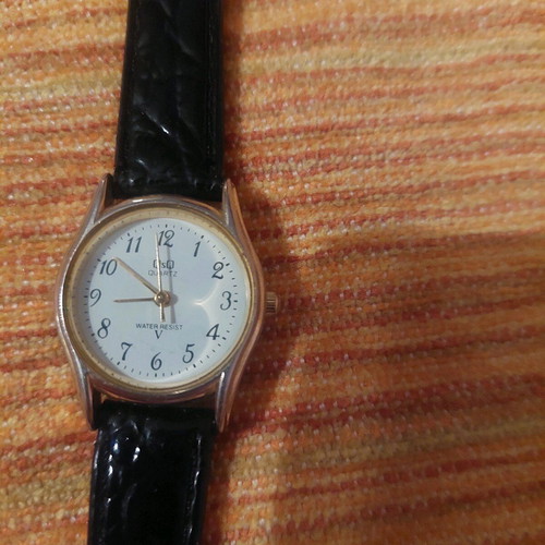 Women's watch with leather strap and gold dial like new