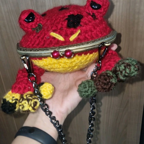 Crochet Frog Purse like new