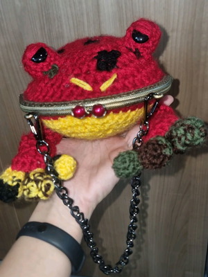 Crochet Frog Purse like new