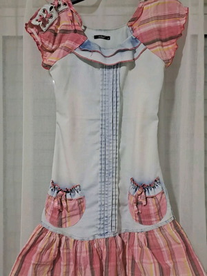 Denim mini dress with ruffles and pockets like new, multicolor
