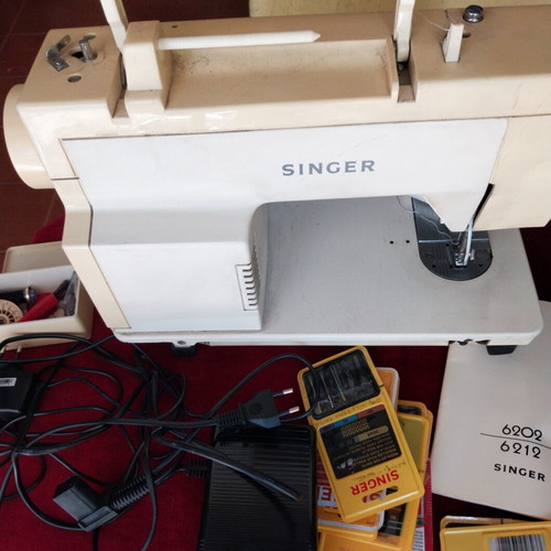 Singer Vintage Love Electric Sewing Machine like new with accessories