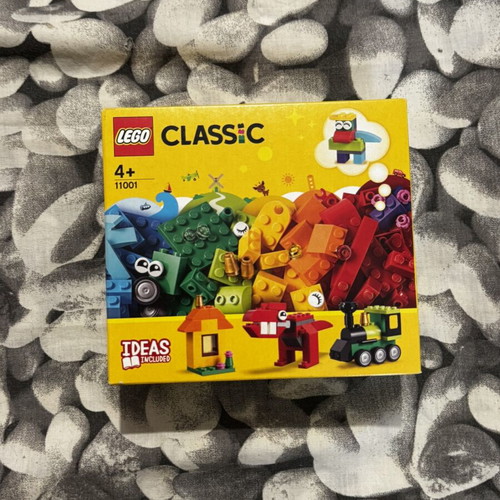 Lego Classic 11001 Bricks and Ideas like new, 123 pieces