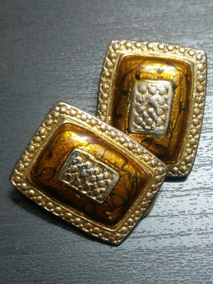 Vintage clips faux bijoux earrings used with brown enamel and gold details