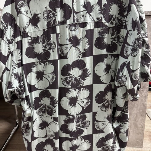 H&M shirt with floral pattern size M like new