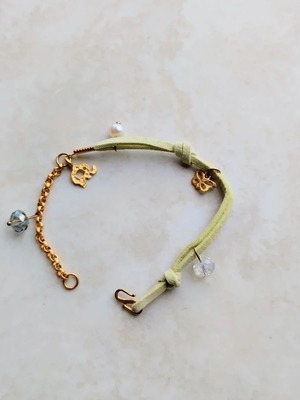 Bracelet unique elegant suede charm with gold and pearl