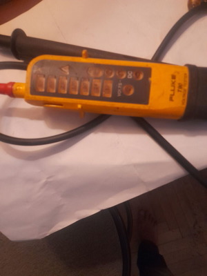 Fluke T90 Bipolar Voltage and Continuity Tester like new