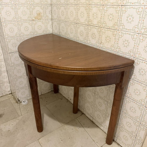 Folding wooden kitchen table, round