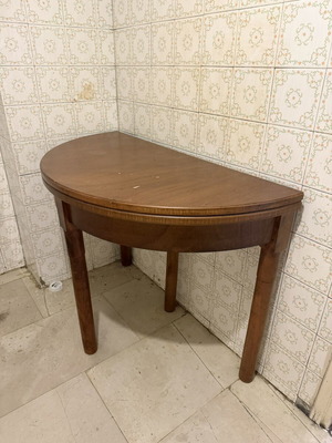 Folding wooden kitchen table, round