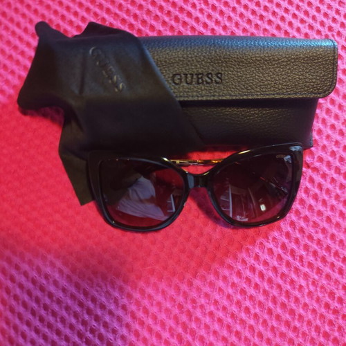 Guess women's sunglasses with dark brown gradient lenses