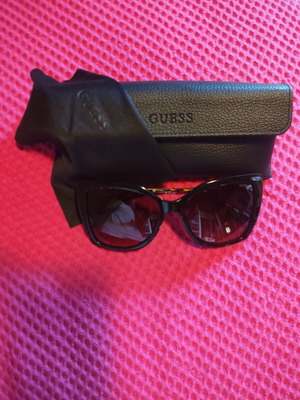 Guess women's sunglasses with dark brown gradient lenses