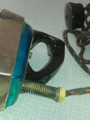 Ρωσικό Σοβιετικό Vintage Ταξιδιωτικό Σίδερο 10,5 εκ. 1968 με κουτί