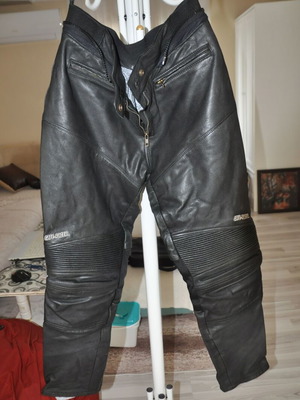 Δερμάτινο παντελόνι μοτοσυκλέτας μέγεθος 42 με φόδρα σαν καινούργιο