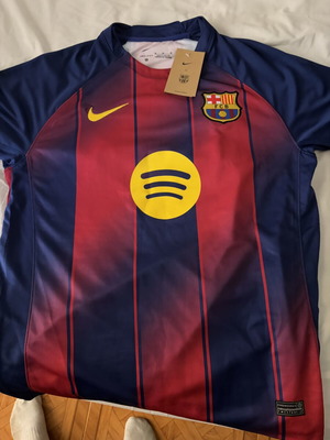 Barcelona T Shirt like new, official replica