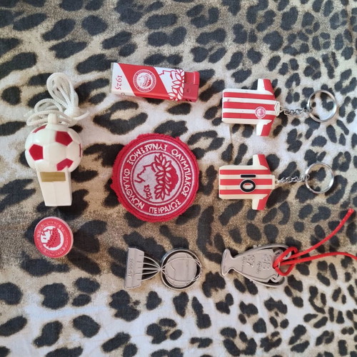 Olympiacos memorabilia like new, package with watch and accessories