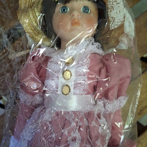 The Heritage Mint Ltd porcelain doll, vintage, 40 cm