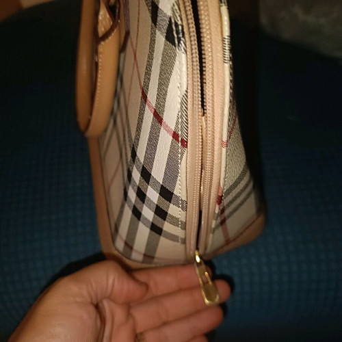 Handheld bag checkered in very good condition