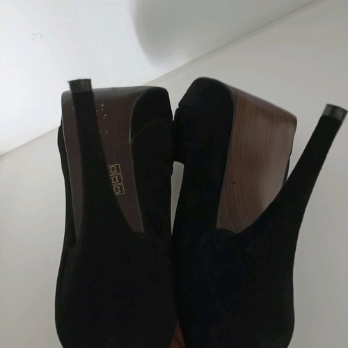 Stuart Weitzman Peep-Toe Black Pumps like new, size 37