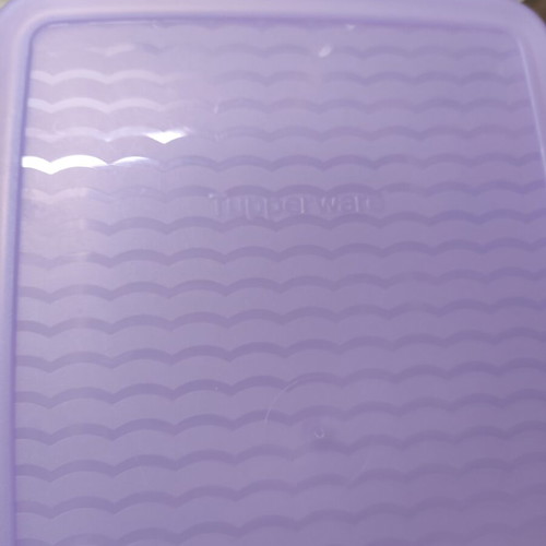 Tupperware container 1.6L with adjustable ventilation system, like new