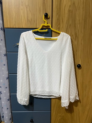 Only lace blouse size M like new