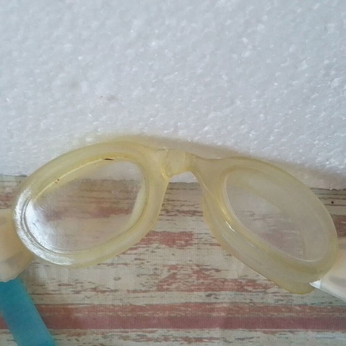 Swimming goggles used in good condition