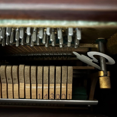 Rönisch 109 Deluxe Acoustic Piano like new, German compact upright