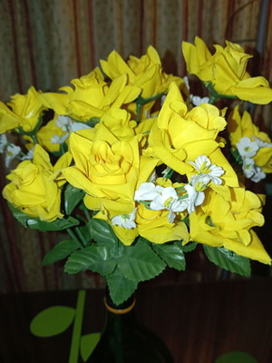 Artificial rose bouquets yellow, set of 2, like new