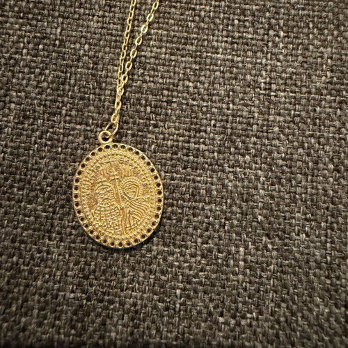 14k 585 Gold like new with zircon stones and 50cm chain