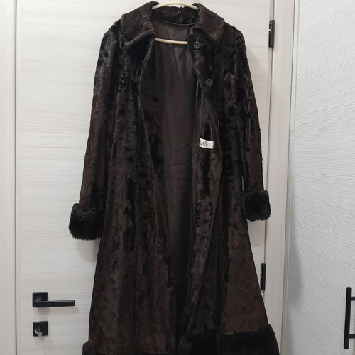 Brown synthetic coat like new, 100% reyon fur, size XXXL