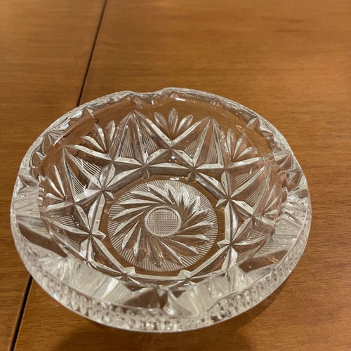 Set of 2 crystal ashtrays new, 13cm and 14cm diameter