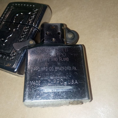 Zippo gecko lizard lighter