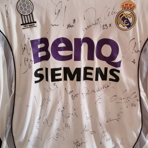 Real Madrit Jersey Raul 7 2006-07 with full team autographs