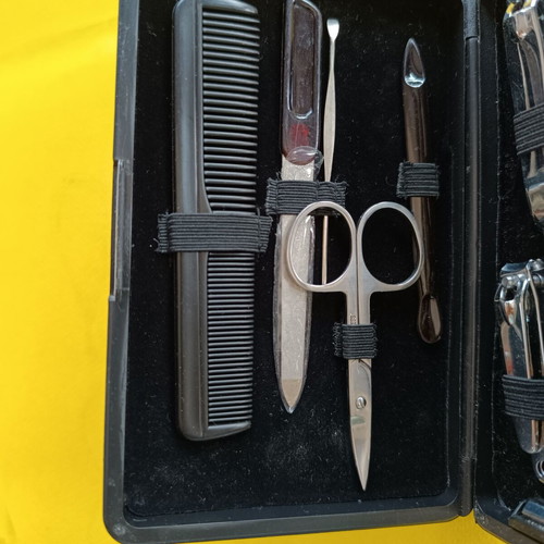 Manicure set in leather case new