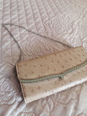 Beadino bag like new with click and card slots