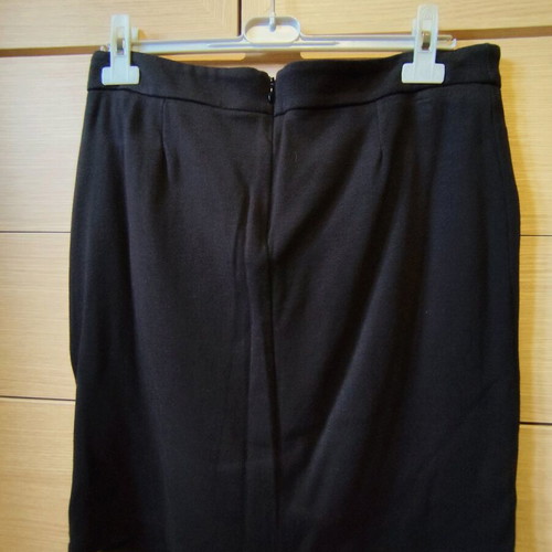 Black skirt with decorative belt, like new, sweatshirt fabric