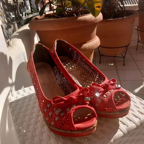 Safe Step coral platform shoes lightly used, size 38